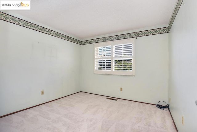 100 Yellowood Pl, Pittsburg, CA 94565
