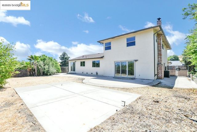 100 Yellowood Pl, Pittsburg, CA 94565