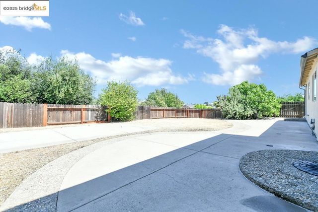 100 Yellowood Pl, Pittsburg, CA 94565
