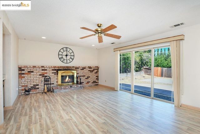 100 Yellowood Pl, Pittsburg, CA 94565
