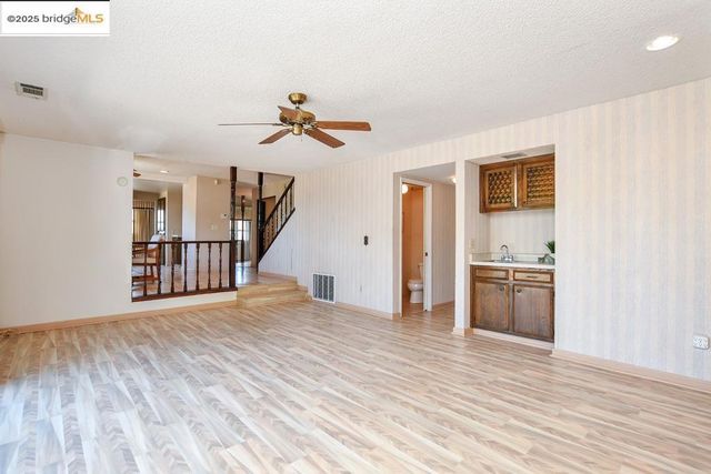 100 Yellowood Pl, Pittsburg, CA 94565