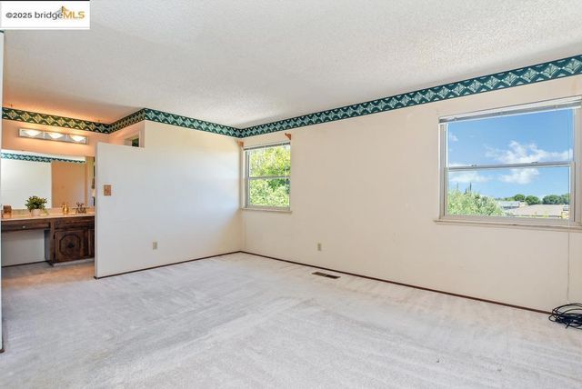 100 Yellowood Pl, Pittsburg, CA 94565