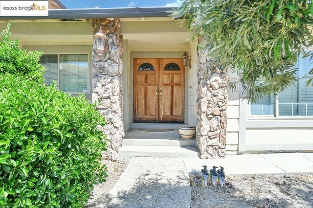 100 Yellowood Pl, Pittsburg, CA 94565