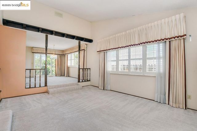 100 Yellowood Pl, Pittsburg, CA 94565