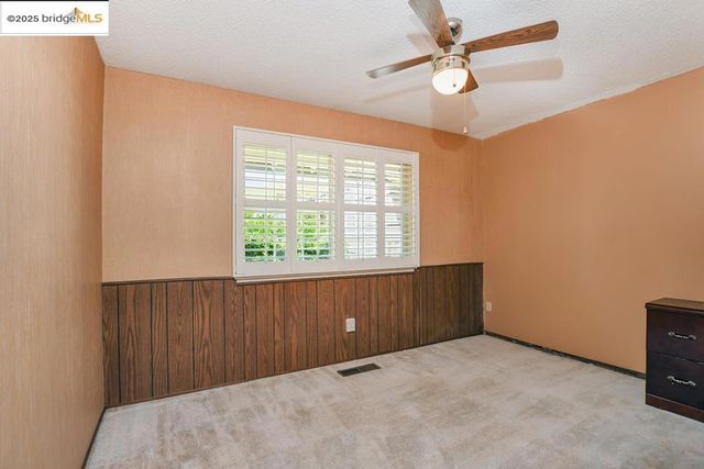 100 Yellowood Pl, Pittsburg, CA 94565