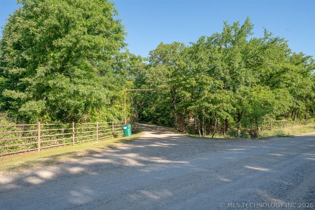 24751 S 200 Road, Henryetta, OK 74437