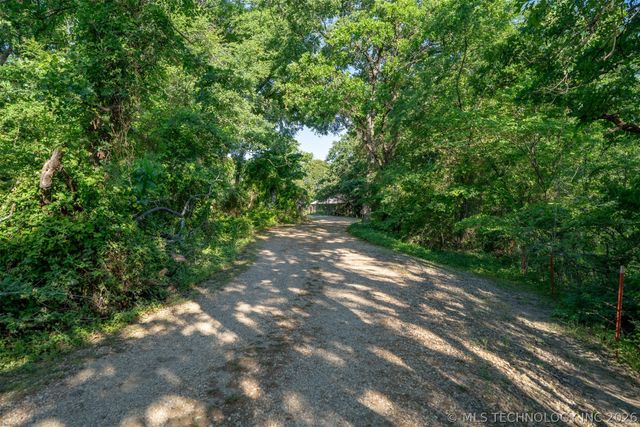 24751 S 200 Road, Henryetta, OK 74437
