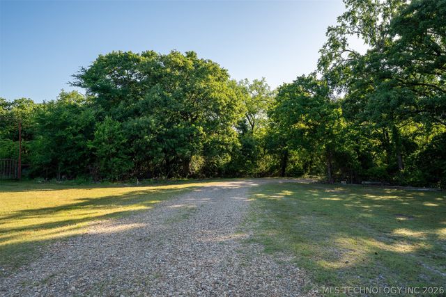24751 S 200 Road, Henryetta, OK 74437