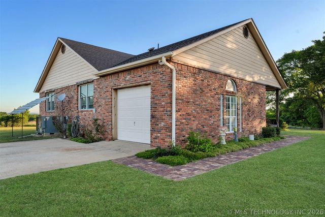 24751 S 200 Road, Henryetta, OK 74437