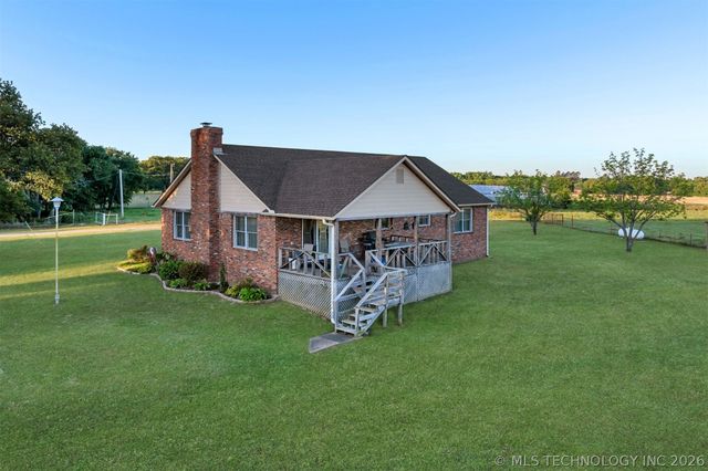 24751 S 200 Road, Henryetta, OK 74437