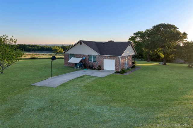 24751 S 200 Road, Henryetta, OK 74437