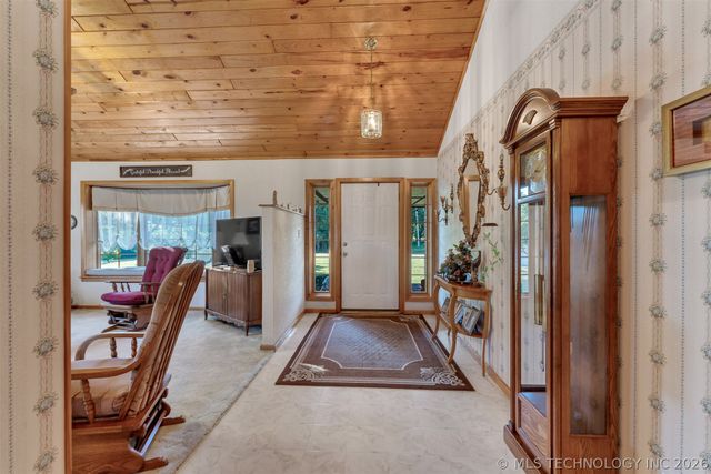 24751 S 200 Road, Henryetta, OK 74437