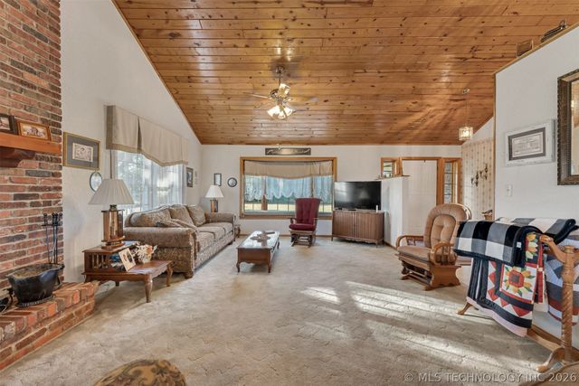24751 S 200 Road, Henryetta, OK 74437