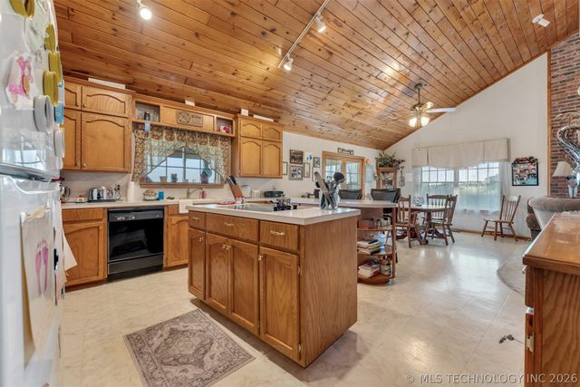 24751 S 200 Road, Henryetta, OK 74437