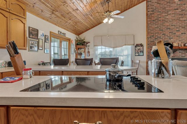 24751 S 200 Road, Henryetta, OK 74437