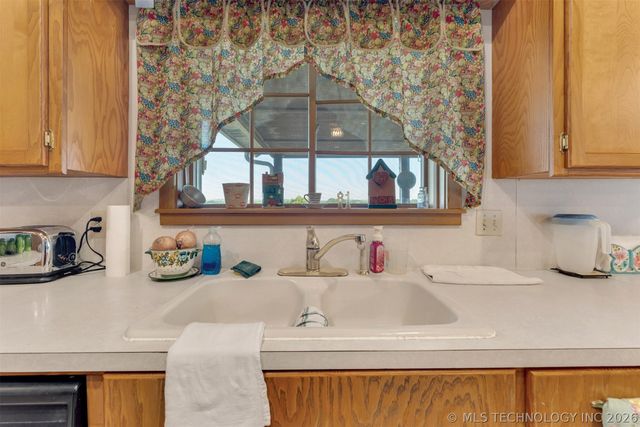 24751 S 200 Road, Henryetta, OK 74437