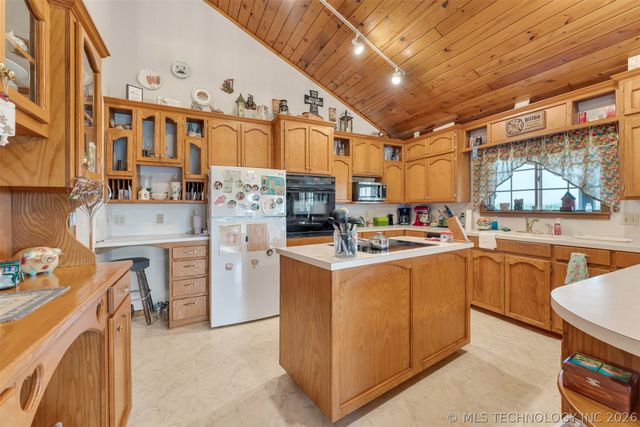 24751 S 200 Road, Henryetta, OK 74437