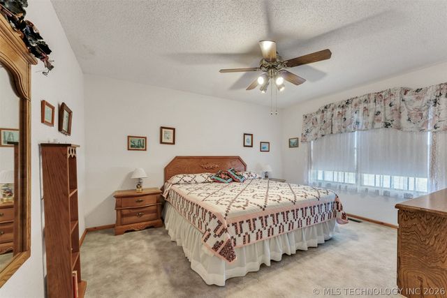 24751 S 200 Road, Henryetta, OK 74437