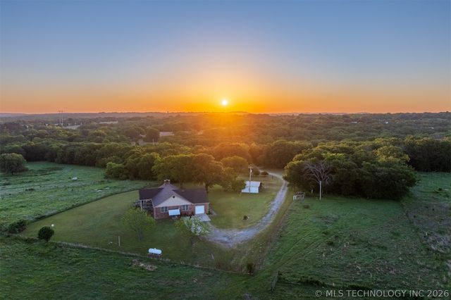 24751 S 200 Road, Henryetta, OK 74437