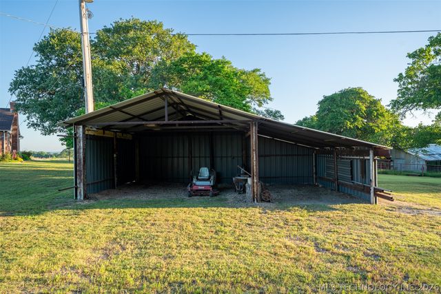 24751 S 200 Road, Henryetta, OK 74437