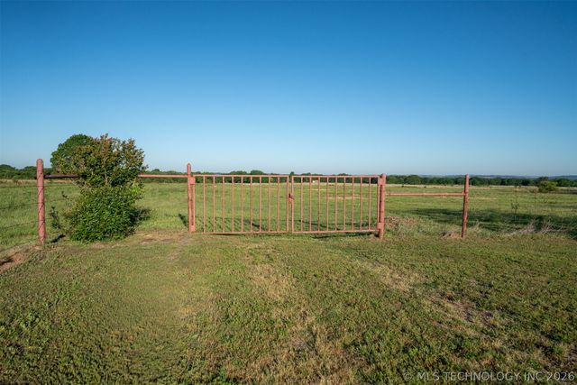 24751 S 200 Road, Henryetta, OK 74437