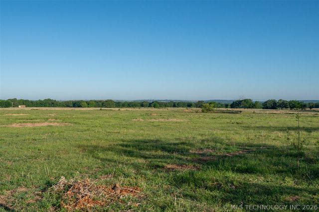 24751 S 200 Road, Henryetta, OK 74437