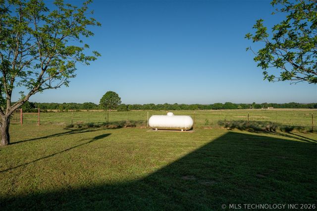 24751 S 200 Road, Henryetta, OK 74437