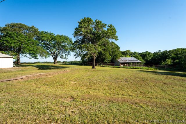 24751 S 200 Road, Henryetta, OK 74437