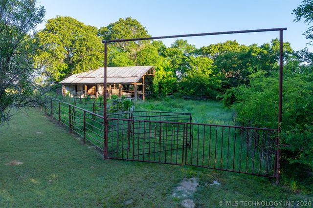 24751 S 200 Road, Henryetta, OK 74437