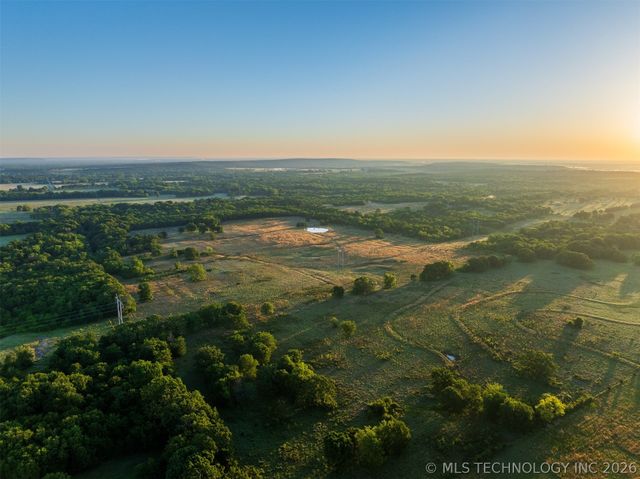 24751 S 200 Road, Henryetta, OK 74437