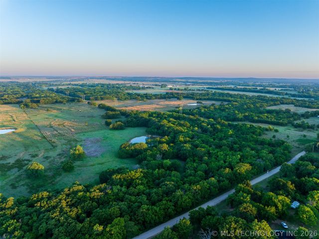 24751 S 200 Road, Henryetta, OK 74437