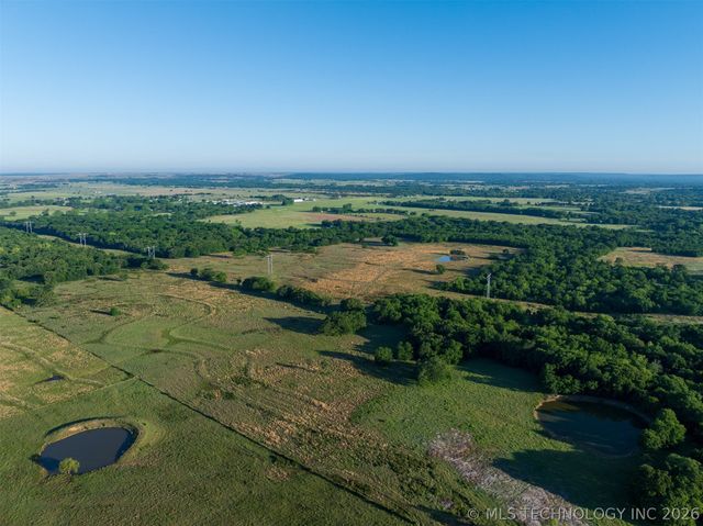 24751 S 200 Road, Henryetta, OK 74437