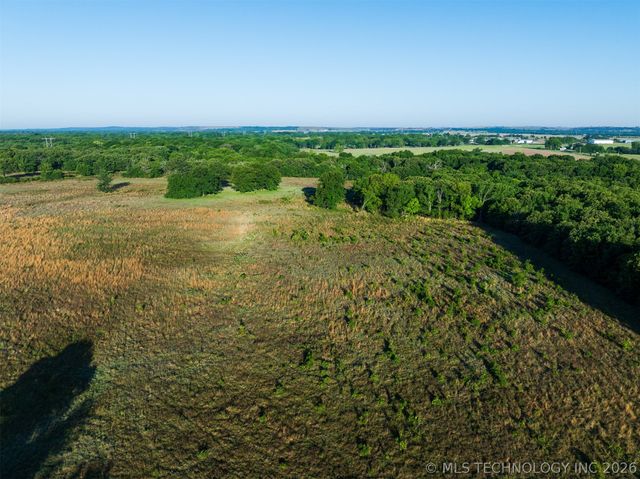 24751 S 200 Road, Henryetta, OK 74437