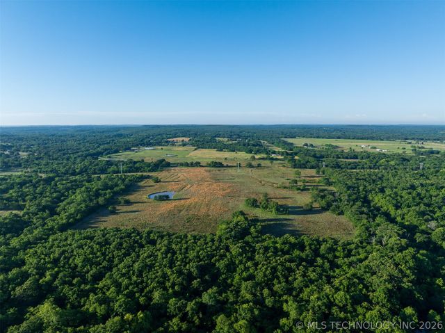24751 S 200 Road, Henryetta, OK 74437