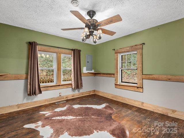 32 Saunooke Road, Asheville, NC 28805