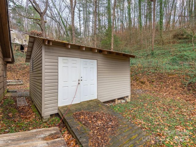 32 Saunooke Road, Asheville, NC 28805