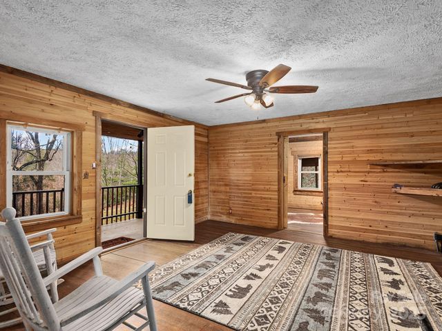 32 Saunooke Road, Asheville, NC 28805