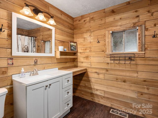 32 Saunooke Road, Asheville, NC 28805