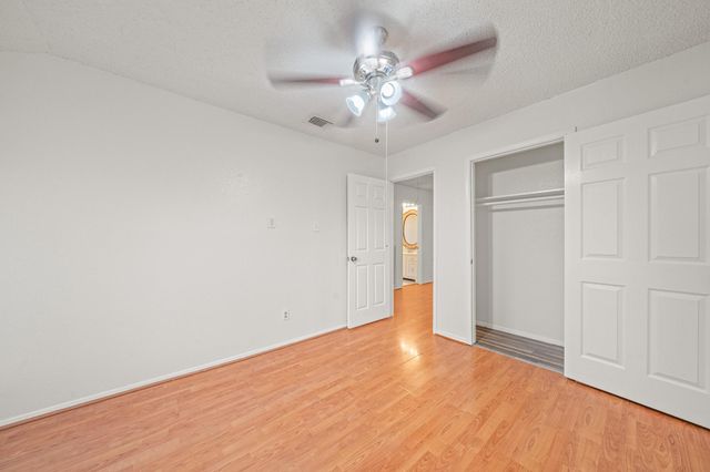 7719 Miller Glen Lane, Houston, TX 77072