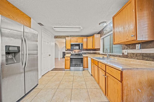 7719 Miller Glen Lane, Houston, TX 77072