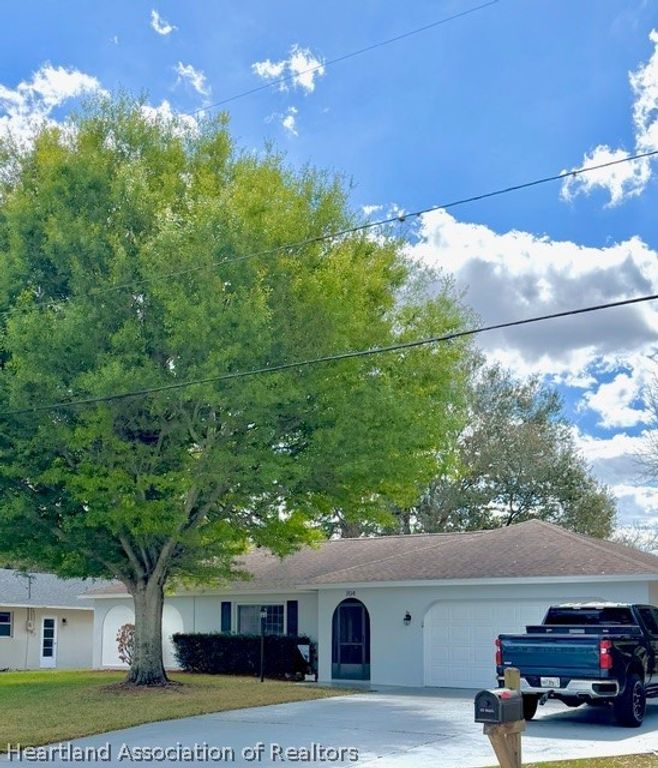 704 Catfish Creek Road, Lake Placid, FL 33852