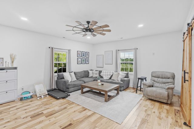 607 Old Columbia Rd, Unionville, TN 37180