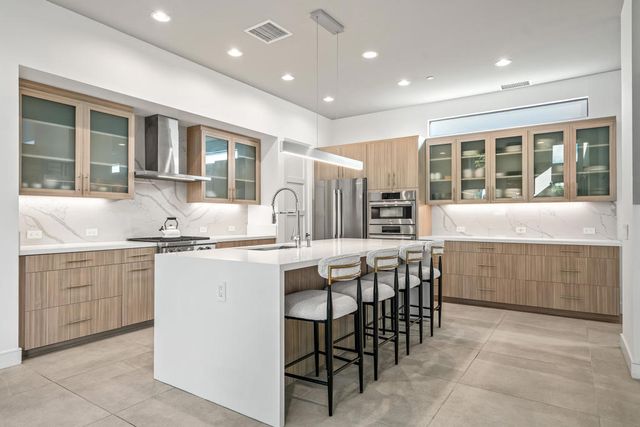 188 Blue Moon Drive, Palm Springs, CA 92262