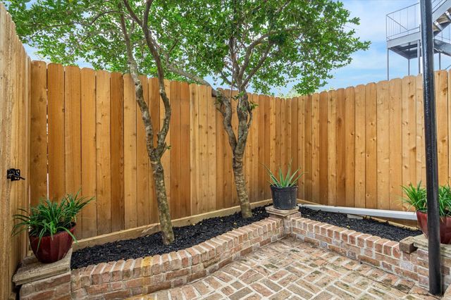 453 N Post Oak Lane, Houston, TX 77024