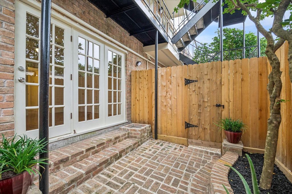 453 N Post Oak Lane, Houston, TX 77024