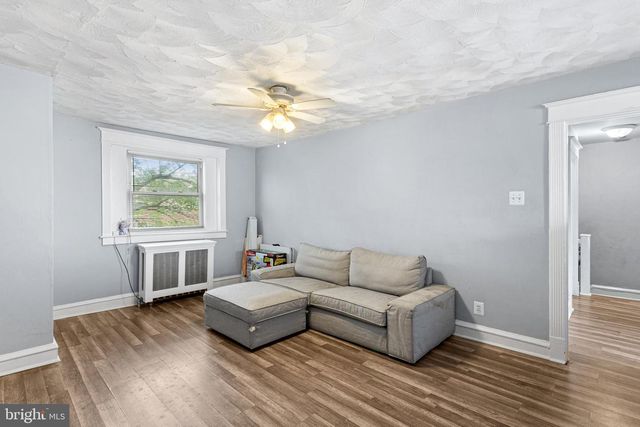 223 LONG LN, Upper Darby, PA 19082