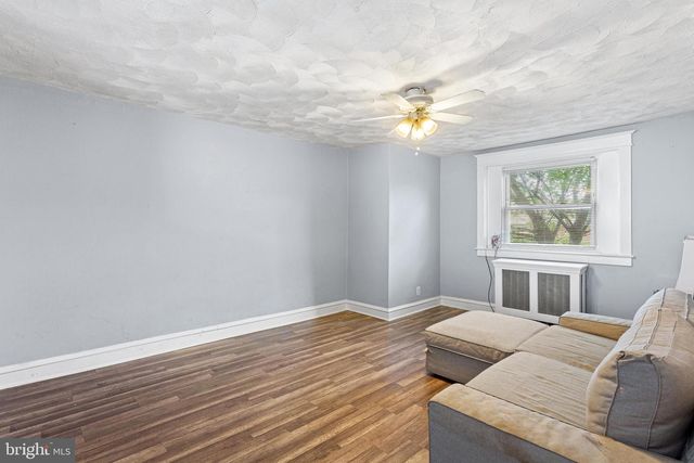 223 LONG LN, Upper Darby, PA 19082