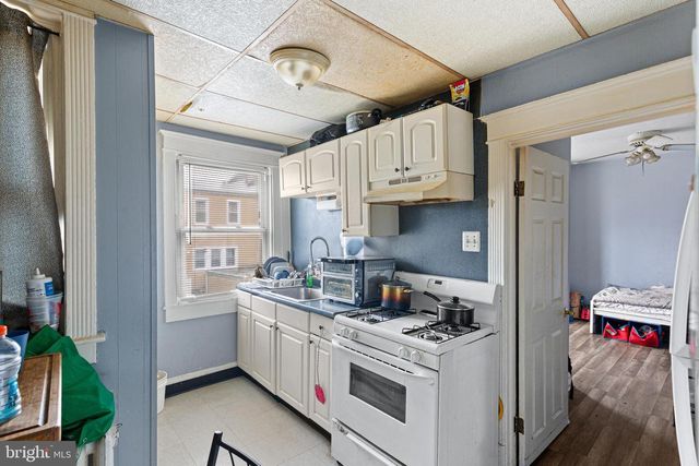 223 LONG LN, Upper Darby, PA 19082
