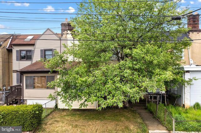 223 LONG LN, Upper Darby, PA 19082