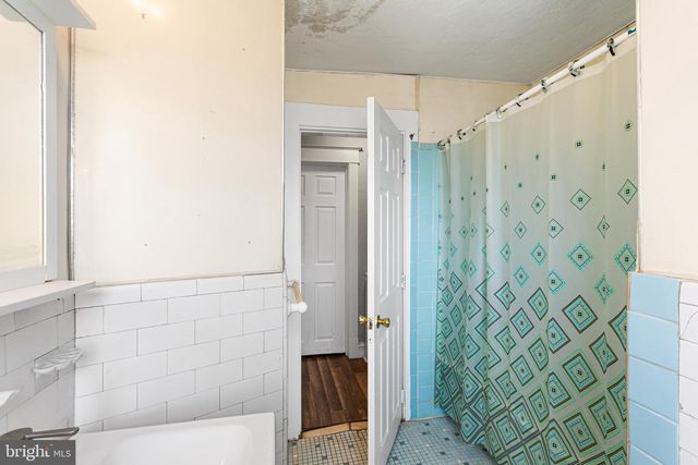 223 LONG LN, Upper Darby, PA 19082